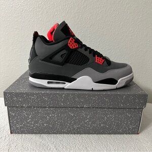 Air Jordan 4 Retro